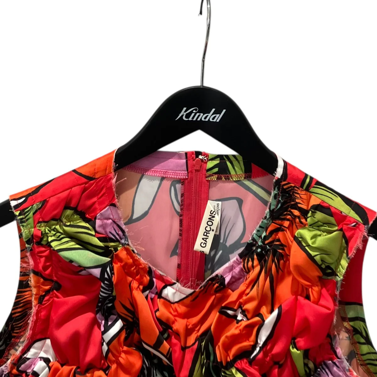 24SSGM-B005 FLOWERS PRINTED SATIN TOPノースリーブシャツ - Image 3