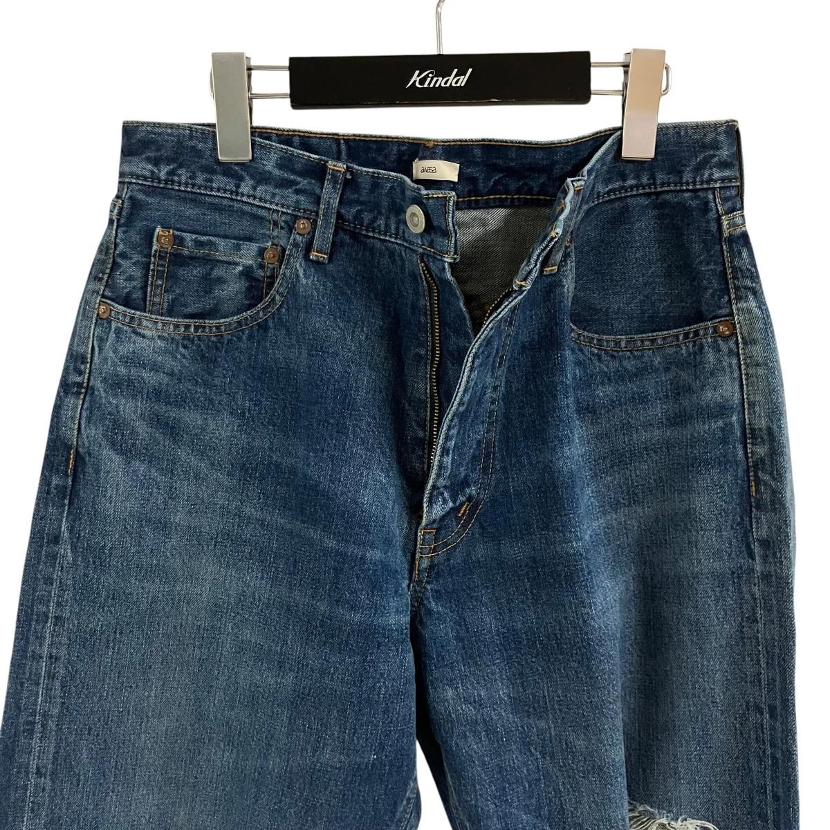 ウォッシュド加工デニムパンツ - Image 3