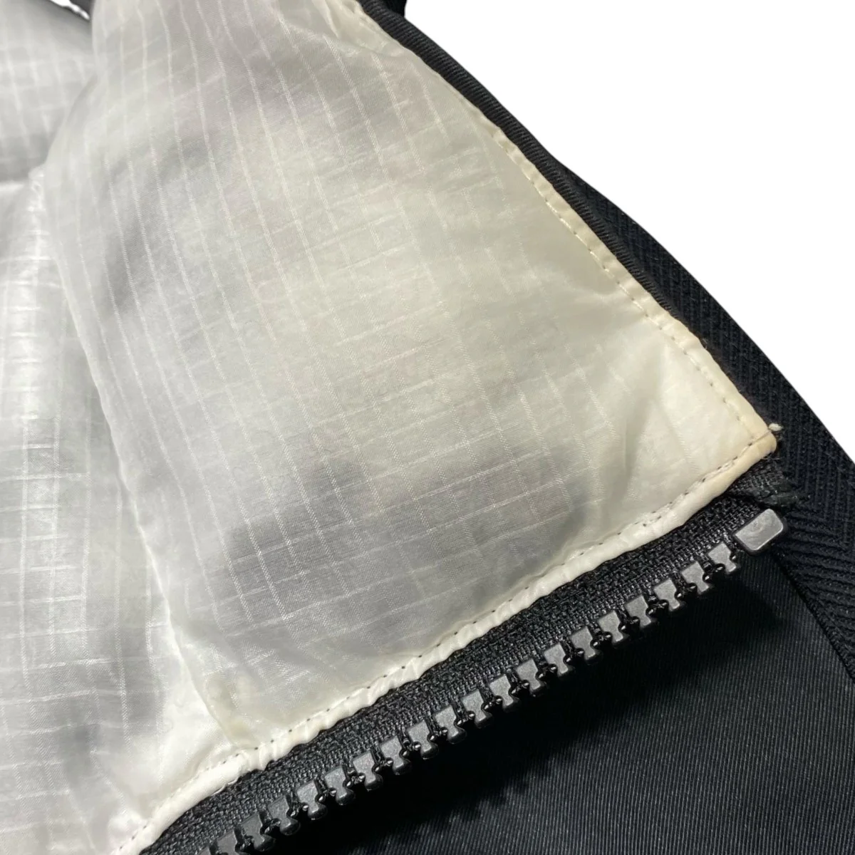 中綿ベストDD6637-010 Therma-FIT Tech Pack Vest - Image 6